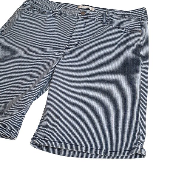 Women Croft Barrow Blue Pin Striped 36 In Waist Stretch Bermuda Shorts Size 14 - Picture 3 of 6